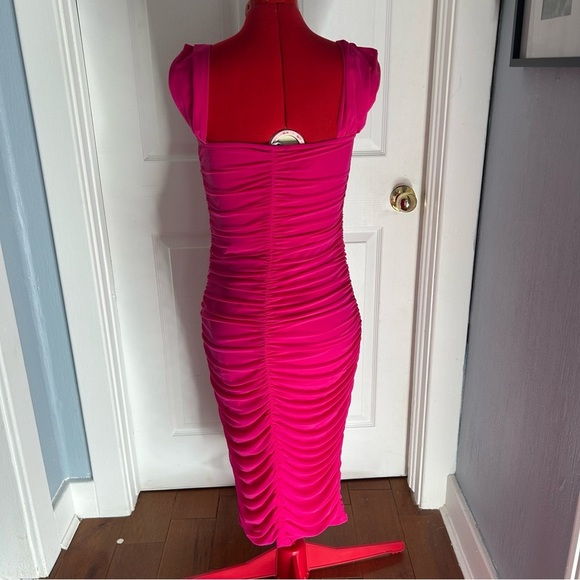 ➕Pretty Garden Hot Pink Ruched Dress. Body Con Med - Picture 4 of 7